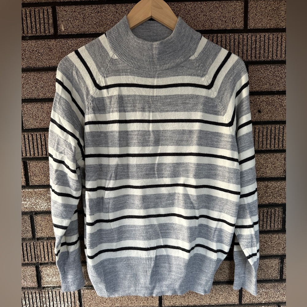 Maggie Lawrence Gray Striped Mock Neck Sweater Size M